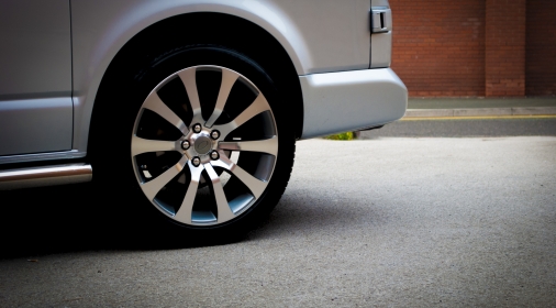 A spectacular 20 inch rim on a cool van. Slight vignetting and some nice, textured copy space.